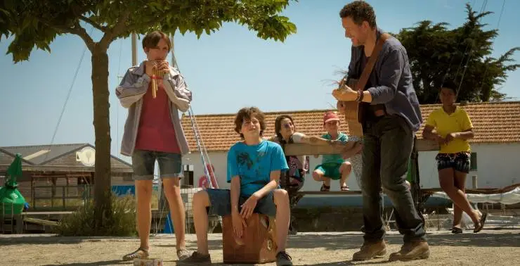 Развеселые каникулы (2024) через торрент бесплатно Развеселые каникулы (2024) фильм через торрент бесплатно