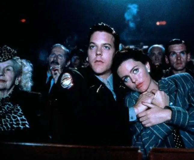 Чикаго Джо и стриптизерша (1990) через торрент скачать Чикаго Джо и стриптизерша (1990) фильм через торрент скачать