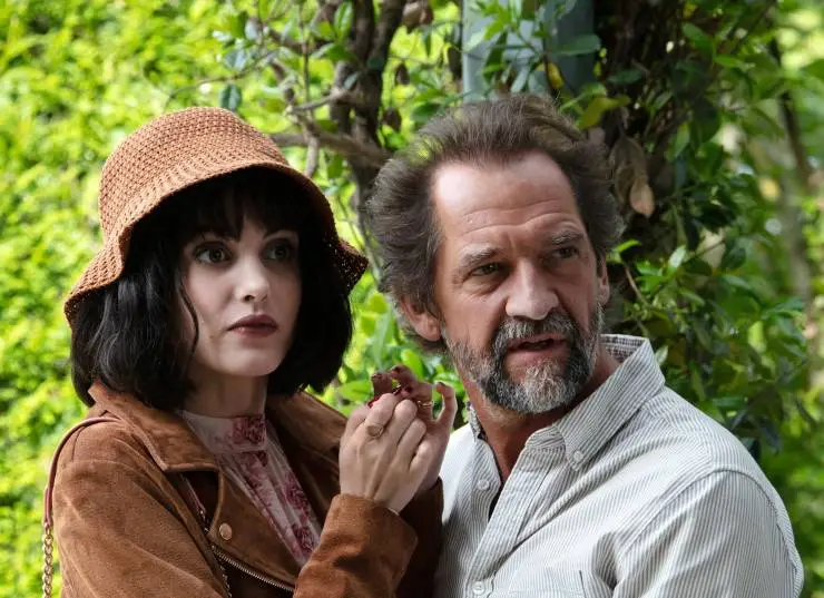 За бокалом шампанского (2022) через торрент бесплатно За бокалом шампанского (2022) фильм через торрент бесплатно