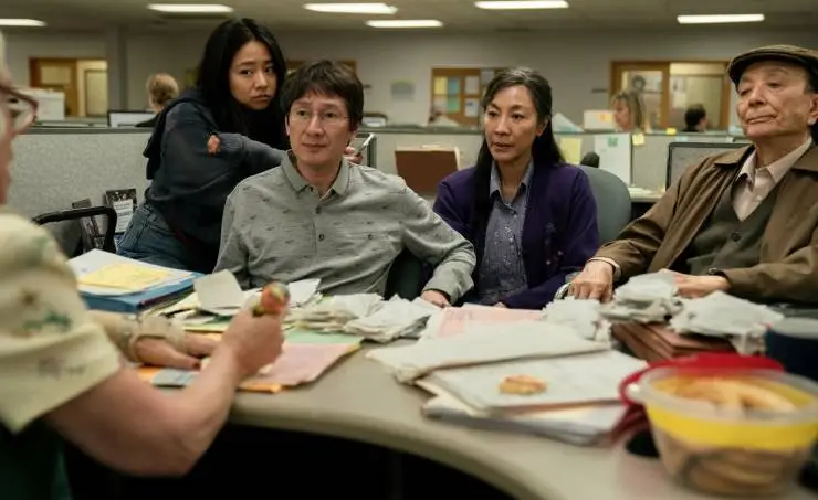 Всё везде и сразу (2022) через торрент скачать Всё везде и сразу (2022) фильм через торрент скачать