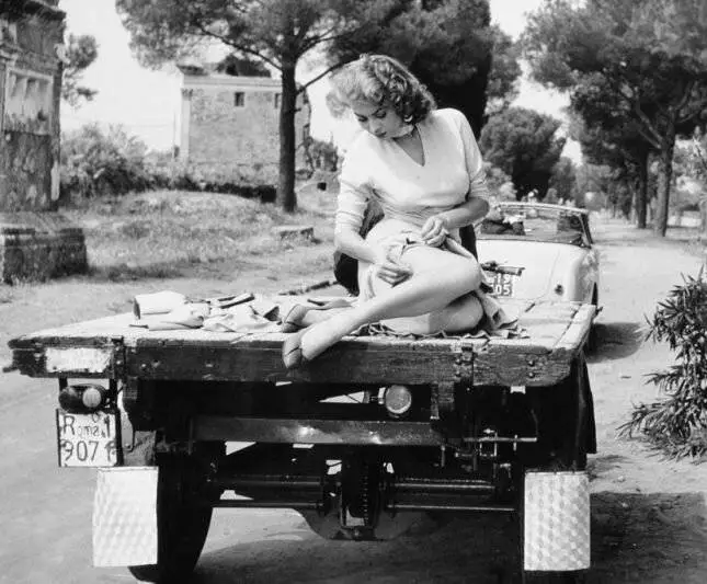 Счастье быть женщиной (1956) через торрент бесплатно Счастье быть женщиной (1956) фильм через торрент бесплатно