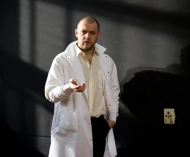 Быть или не быть (2011) в хорошем качестве через торрент Быть или не быть (2011) фильм в хорошем качестве через торрент