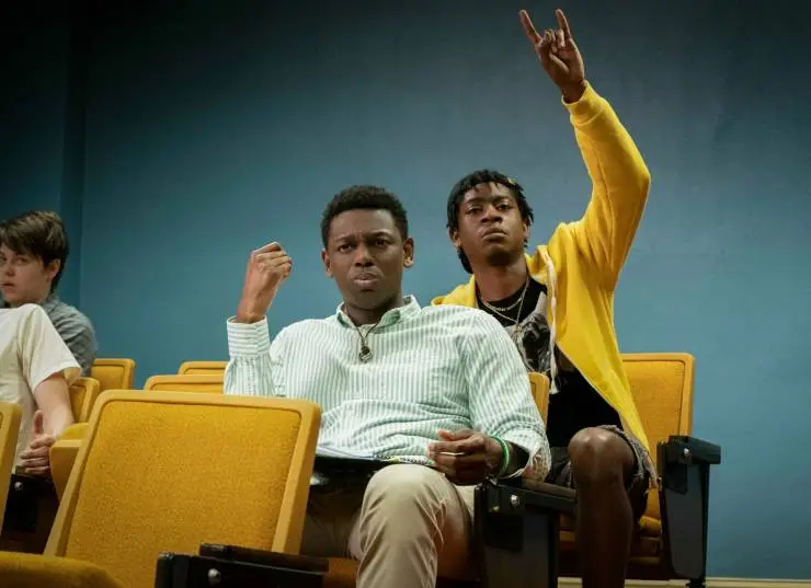 Чрезвычайная ситуация (2022) через торрент скачать Чрезвычайная ситуация (2022) фильм через торрент скачать