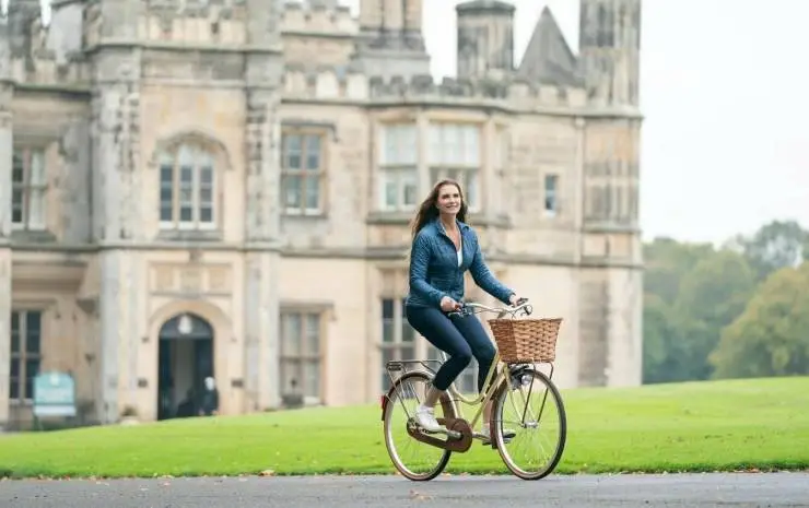 Замок к Рождеству (2021) в хорошем качестве через торрент Замок к Рождеству (2021) фильм в хорошем качестве через торрент