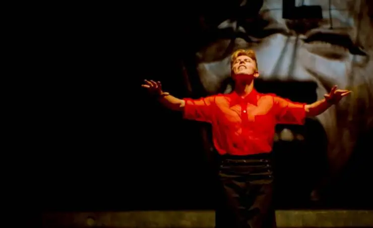 Дэвид Боуи: Moonage Daydream (2022) через торрент бесплатно Дэвид Боуи: Moonage Daydream (2022) фильм через торрент бесплатно