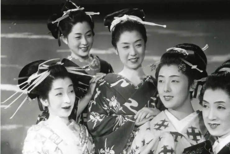 Утамаро и его пять женщин (1946) через торрент бесплатно Утамаро и его пять женщин (1946) фильм через торрент бесплатно