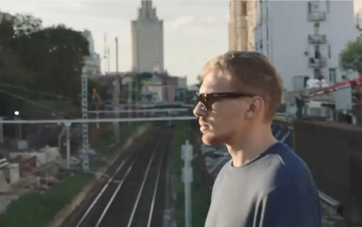 Рядом (2021) через торрент бесплатно Рядом (2021) фильм через торрент бесплатно