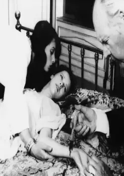 Алиса, или Последний побег (1976) через торрент скачать Алиса, или Последний побег (1976) фильм через торрент скачать