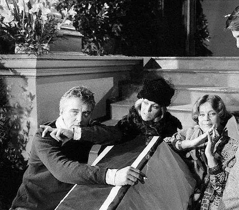 Прекрасный жиголо - несчастный жиголо (1978) в хорошем качестве через торрент Прекрасный жиголо - несчастный жиголо (1978) фильм в хорошем качестве через торрент