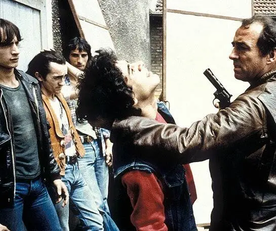 Война полиций (1979) через торрент скачать Война полиций (1979) фильм через торрент скачать