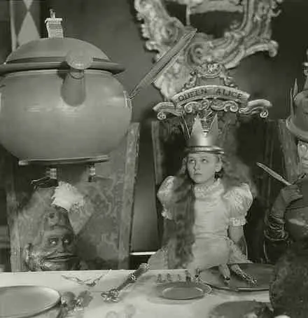 Алиса в стране чудес (1933) через торрент скачать Алиса в стране чудес (1933) фильм через торрент скачать