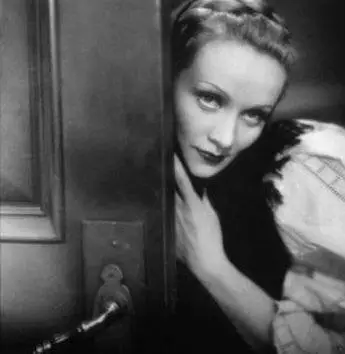 Песнь песней (1933) через торрент скачать Песнь песней (1933) фильм через торрент скачать