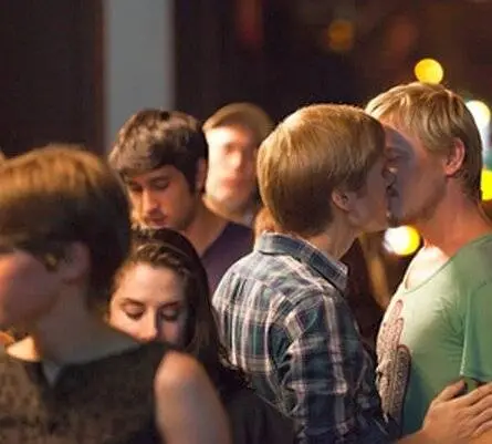 Не выключай свет (2012) через торрент бесплатно Не выключай свет (2012) фильм через торрент бесплатно