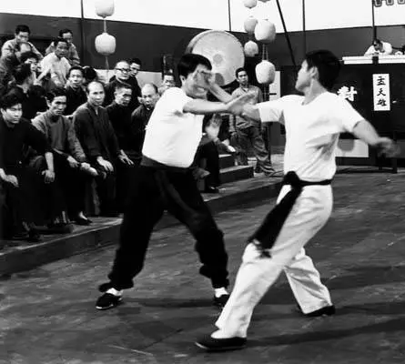 Пять пальцев смерти (1972) через торрент бесплатно Пять пальцев смерти (1972) фильм через торрент бесплатно