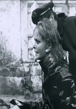 Девушка, которая слишком много знала (1963) через торрент бесплатно Девушка, которая слишком много знала (1963) фильм через торрент бесплатно