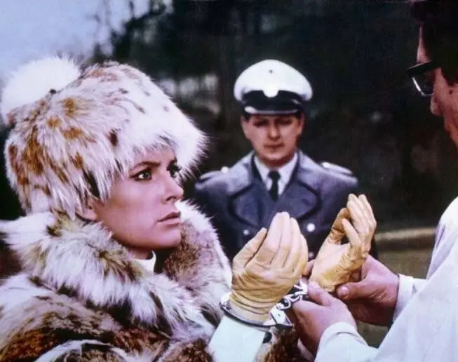 Смерть не имеет пола (1968) через торрент скачать Смерть не имеет пола (1968) фильм через торрент скачать