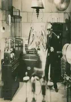 Дьявольская летучая мышь (1940) через торрент бесплатно Дьявольская летучая мышь (1940) фильм через торрент бесплатно