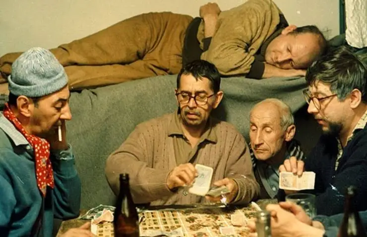 Жаворонки на нити (1969) через торрент скачать Жаворонки на нити (1969) фильм через торрент скачать