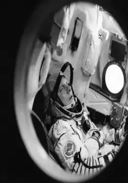 Возвращение с орбиты (1983) через торрент бесплатно Возвращение с орбиты (1983) фильм через торрент бесплатно