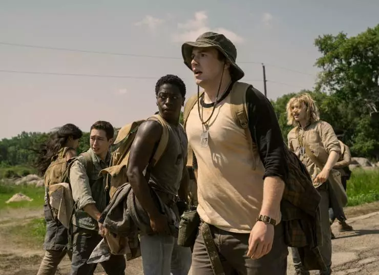 Долгая прогулка (2025) через торрент бесплатно Долгая прогулка (2025) фильм через торрент бесплатно