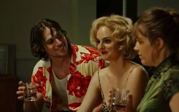 Девушки на балконе (2024) через торрент бесплатно Девушки на балконе (2024) фильм через торрент бесплатно