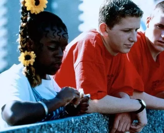 Красота (1996) через торрент бесплатно Красота (1996) фильм через торрент бесплатно