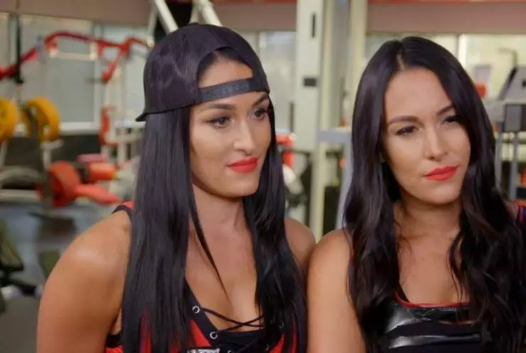 Дерись как девчонка (2020) в хорошем качестве через торрент Дерись как девчонка (2020) сериал в хорошем качестве через торрент