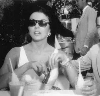 Парень остаётся в картине (2002) через торрент скачать Парень остаётся в картине (2002) фильм через торрент скачать