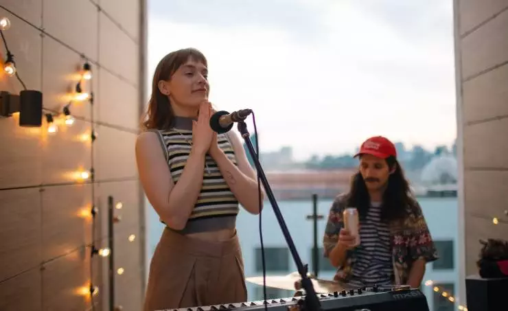 Громко и нежно (2023) через торрент бесплатно Громко и нежно (2023) сериал через торрент бесплатно