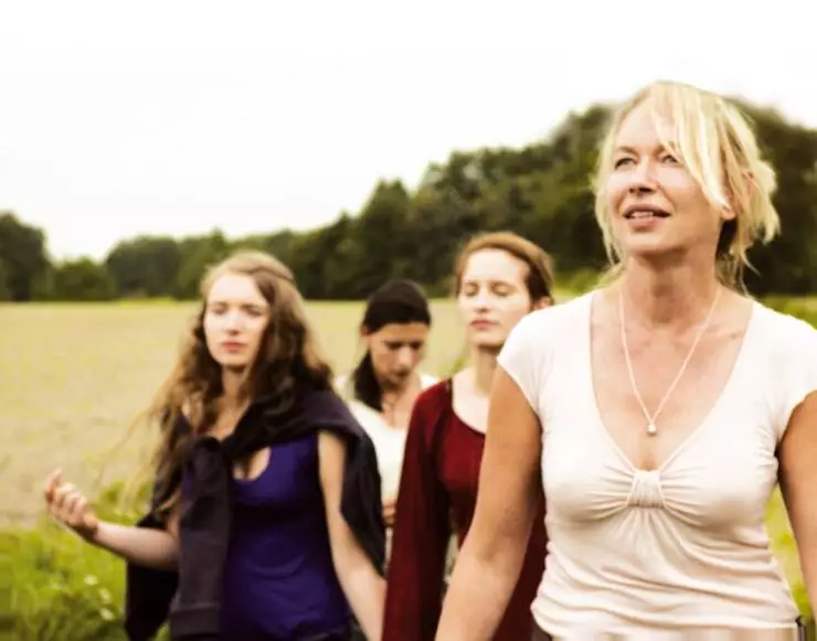 Хранительница озера (2012) через торрент скачать Хранительница озера (2012) фильм через торрент скачать