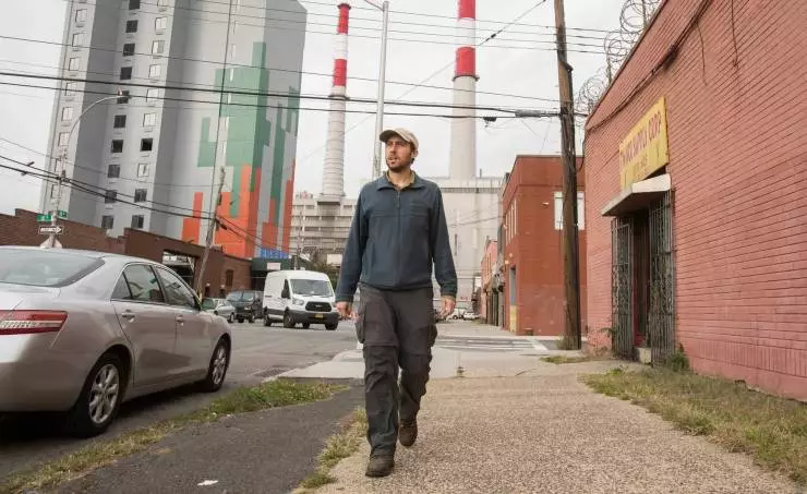 Мир у твоих ног (2018) через торрент скачать Мир у твоих ног (2018) фильм через торрент скачать