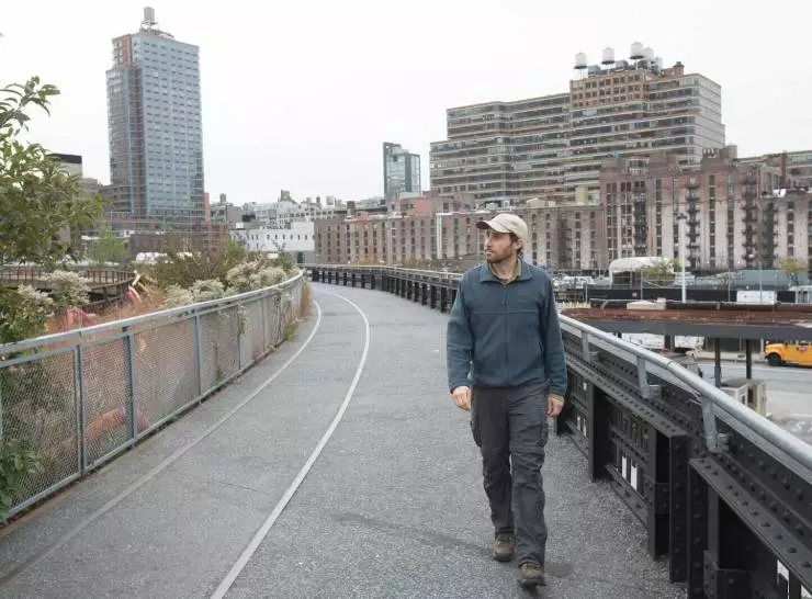 Мир у твоих ног (2018) через торрент бесплатно Мир у твоих ног (2018) фильм через торрент бесплатно