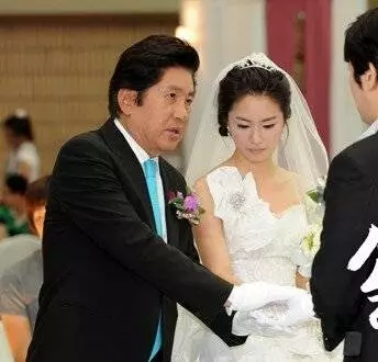 Мои слишком идеальные сыновья (2009) через торрент бесплатно Мои слишком идеальные сыновья (2009) сериал через торрент бесплатно