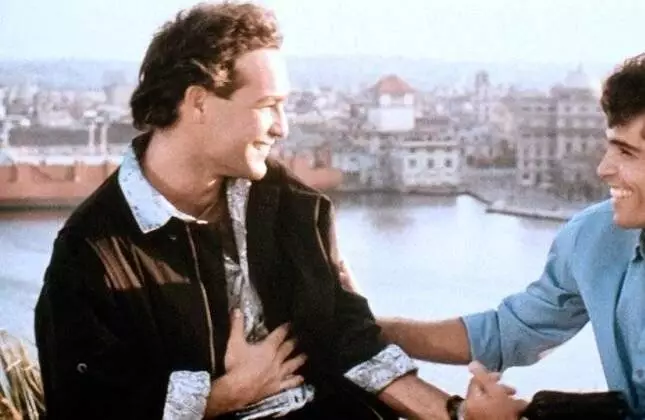 Клубничное и шоколадное (1993) через торрент скачать Клубничное и шоколадное (1993) фильм через торрент скачать