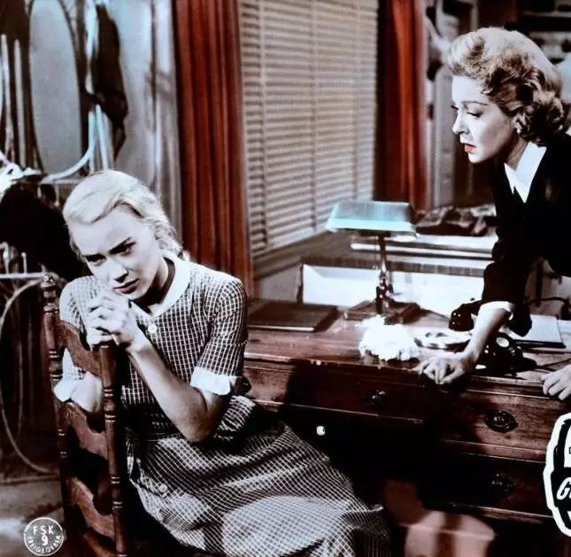 Пэйтон Плейс (1957) через торрент скачать Пэйтон Плейс (1957) фильм через торрент скачать