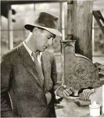 Окаменевший лес (1936) через торрент скачать Окаменевший лес (1936) фильм через торрент скачать