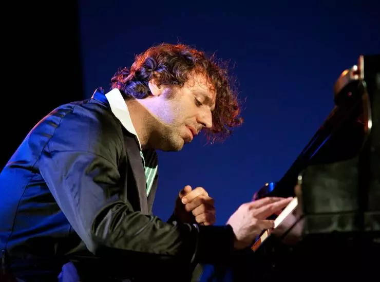 Заткнись и играй на рояле (2018) через торрент скачать Заткнись и играй на рояле (2018) фильм через торрент скачать