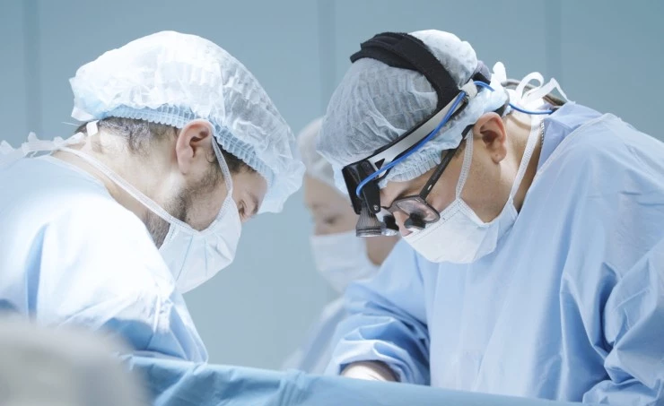 Наши лечат (2021) через торрент скачать Наши лечат (2021) сериал через торрент скачать