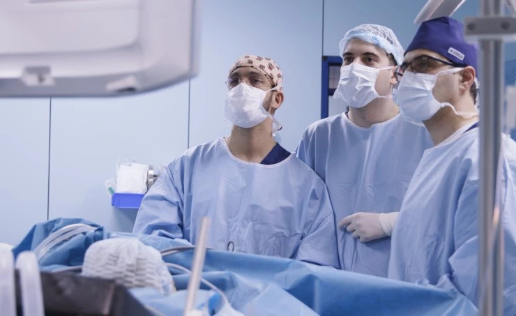 Наши лечат (2021) через торрент бесплатно Наши лечат (2021) сериал через торрент бесплатно