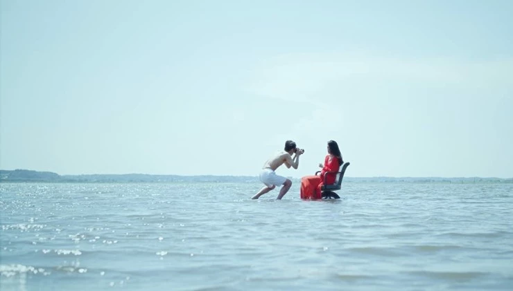 Женщина на фотографиях (2020) через торрент скачать Женщина на фотографиях (2020) фильм через торрент скачать