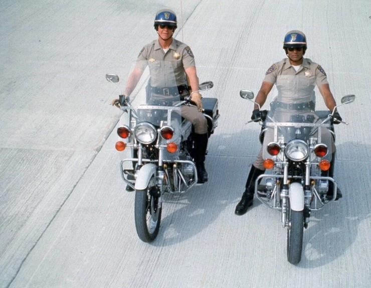 Калифорнийский дорожный патруль (1977) через торрент скачать Калифорнийский дорожный патруль (1977) сериал через торрент скачать