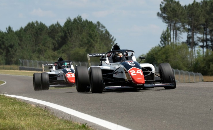 Быстрее ветра (2025) через торрент скачать Быстрее ветра (2025) фильм через торрент скачать