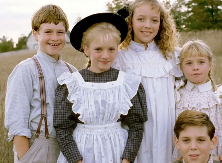 Дорога в Эйвонли (1990) через торрент бесплатно Дорога в Эйвонли (1990) сериал через торрент бесплатно