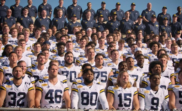 Всё или ничего: «Мичиган Вулверинс» (2018) через торрент скачать Всё или ничего: «Мичиган Вулверинс» (2018) сериал через торрент скачать