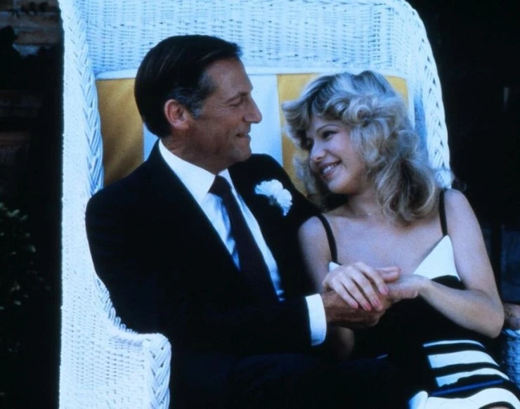 Одинокая леди (1983) через торрент бесплатно Одинокая леди (1983) фильм через торрент бесплатно