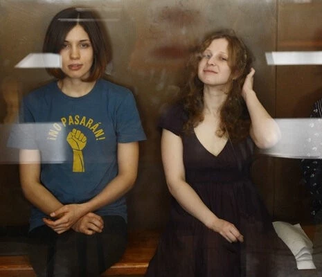 Показательный процесс: История Pussy Riot (2013) через торрент скачать Показательный процесс: История Pussy Riot (2013) фильм через торрент скачать