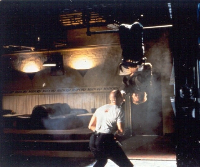 Под прицелом (1995) через торрент бесплатно Под прицелом (1995) фильм через торрент бесплатно