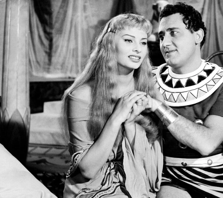 Две ночи с Клеопатрой (1954) через торрент бесплатно Две ночи с Клеопатрой (1954) фильм через торрент бесплатно