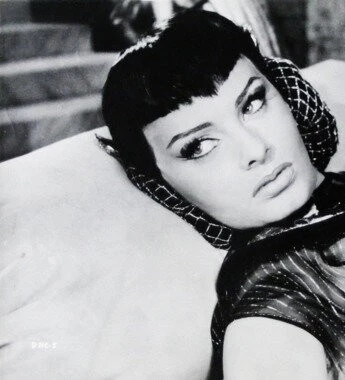 Две ночи с Клеопатрой (1954) через торрент скачать Две ночи с Клеопатрой (1954) фильм через торрент скачать