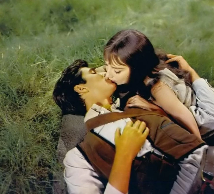 Зеленые поместья (1959) через торрент скачать Зеленые поместья (1959) фильм через торрент скачать